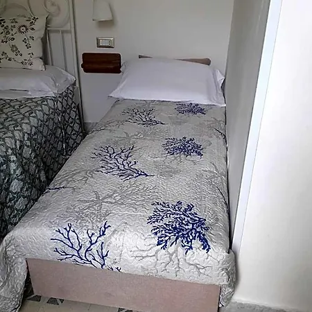 Domus Linda Bed & Breakfast